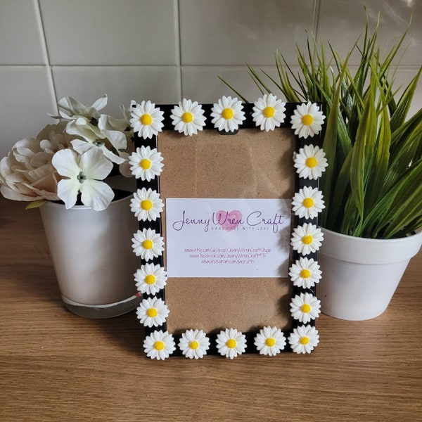 White Daisy Resin Flatback Photo Frame 4 x 6 inches