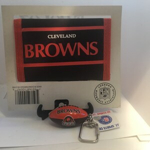 Cartera triple plegable de los Cleveland Browns y llavero de fútbol americano