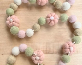 Pumpkin Garland / Autumn Fall Garland / Boho / Farmhouse / Felt Ball / Handmade / Pink / White / Decor