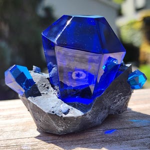Sapphire w/ Plaque - Zelda: Breath of the Wild / Tears of the Kingdom - Real sapphire in rock ore.