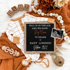 Anúncio digital de gravidez de outono para mídias sociais - Bebê revelar Halloween Outono - Personalizar - Placa plana com letras Anúncio de bebê