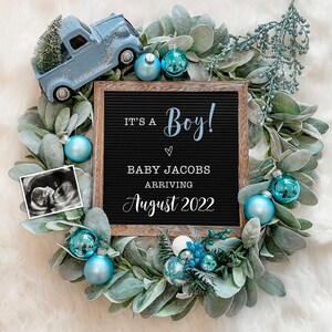 Anuncio de embarazo digital de Boy Christmas para las redes sociales -Revelación de género - Esperando- Anuncio de bebé en el tablero de cartas florales