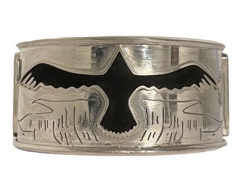The Indian Navajo “Sparrow” Bangle Bracelet with Pyrope Garnet Stone!