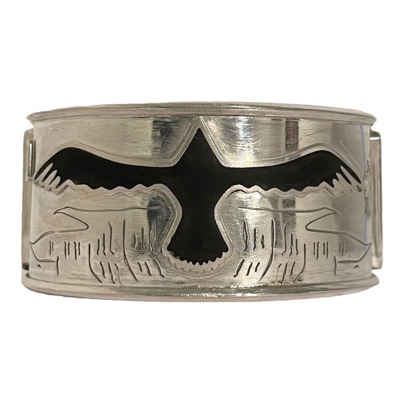 The Indian Navajo “sparrow” Bangle Bracelet With Natural Howlite