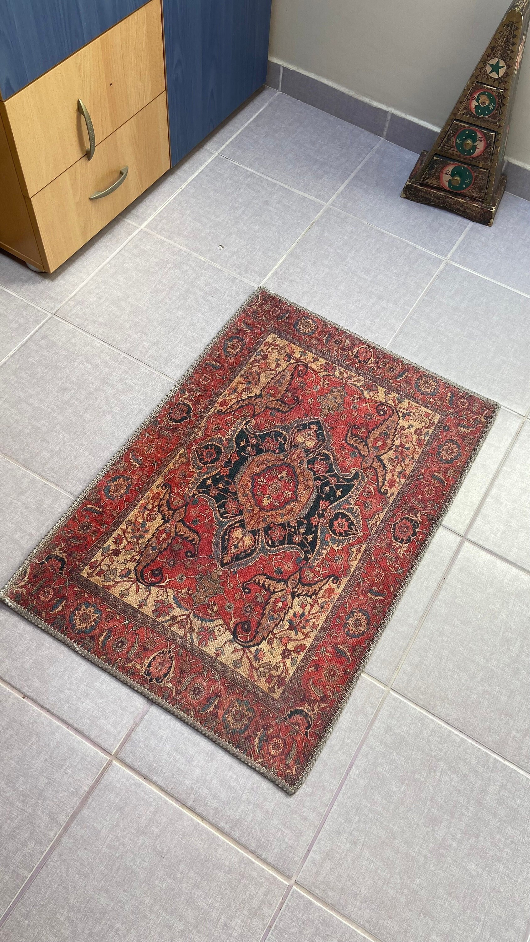 赤いトルコ製小型ラグ（1'9x2'9）：ヴィンテージオリエンタルデザイン