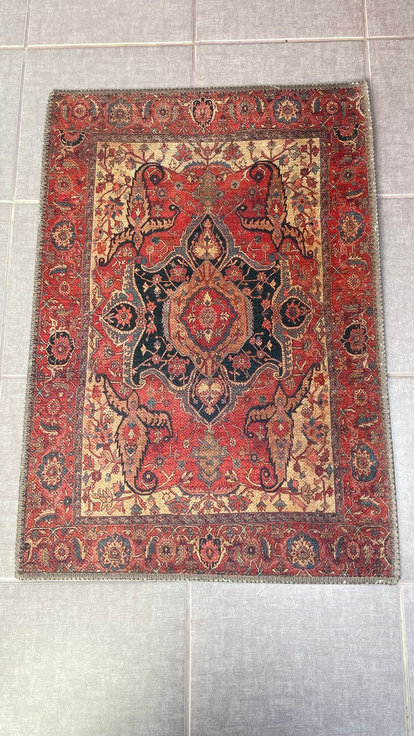 トルコ　ヴィンテージ ラグ　可愛い赤ラグ 赤いトルコ製小型ラグ（1'9x2'9）：ヴィンテージオリエンタルデザイン