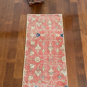 Red Small Rug, 1.8 x 3.7 ft Small Rug, Vintage Small Rug, 2 x 4 ft Doormat, Entry Rug, Bathroom Rug, Floral Rug, Bedroom Rug, Decorative Rug
