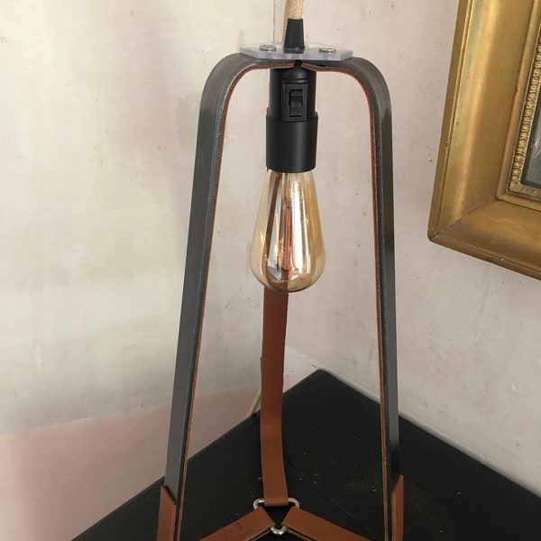 Lampe trépied métal et cuir