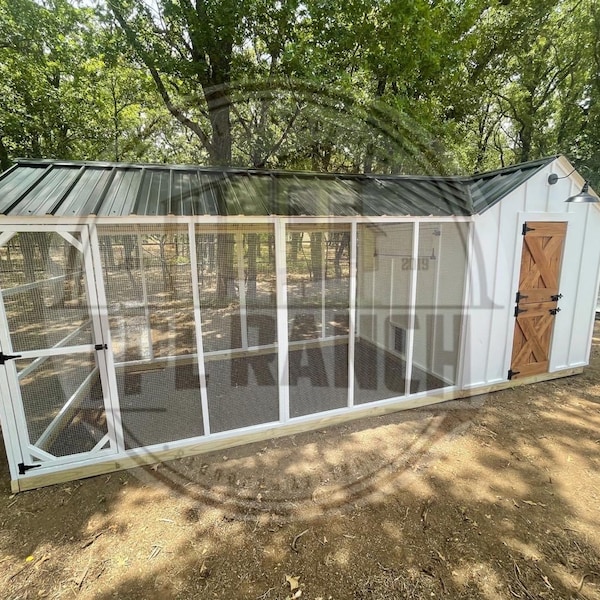 Farmstyle Chicken Coop gabled roof