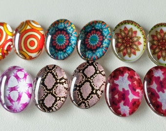 12 kaboszonów z ozdobnym wizerunkiem 18x13mm