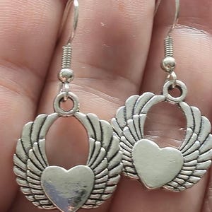 3 x Pendientes color plata, plata vieja, plata brillante,  aleación metal y ganchos acero inoxidable, corazón con alas, gato, infinito.