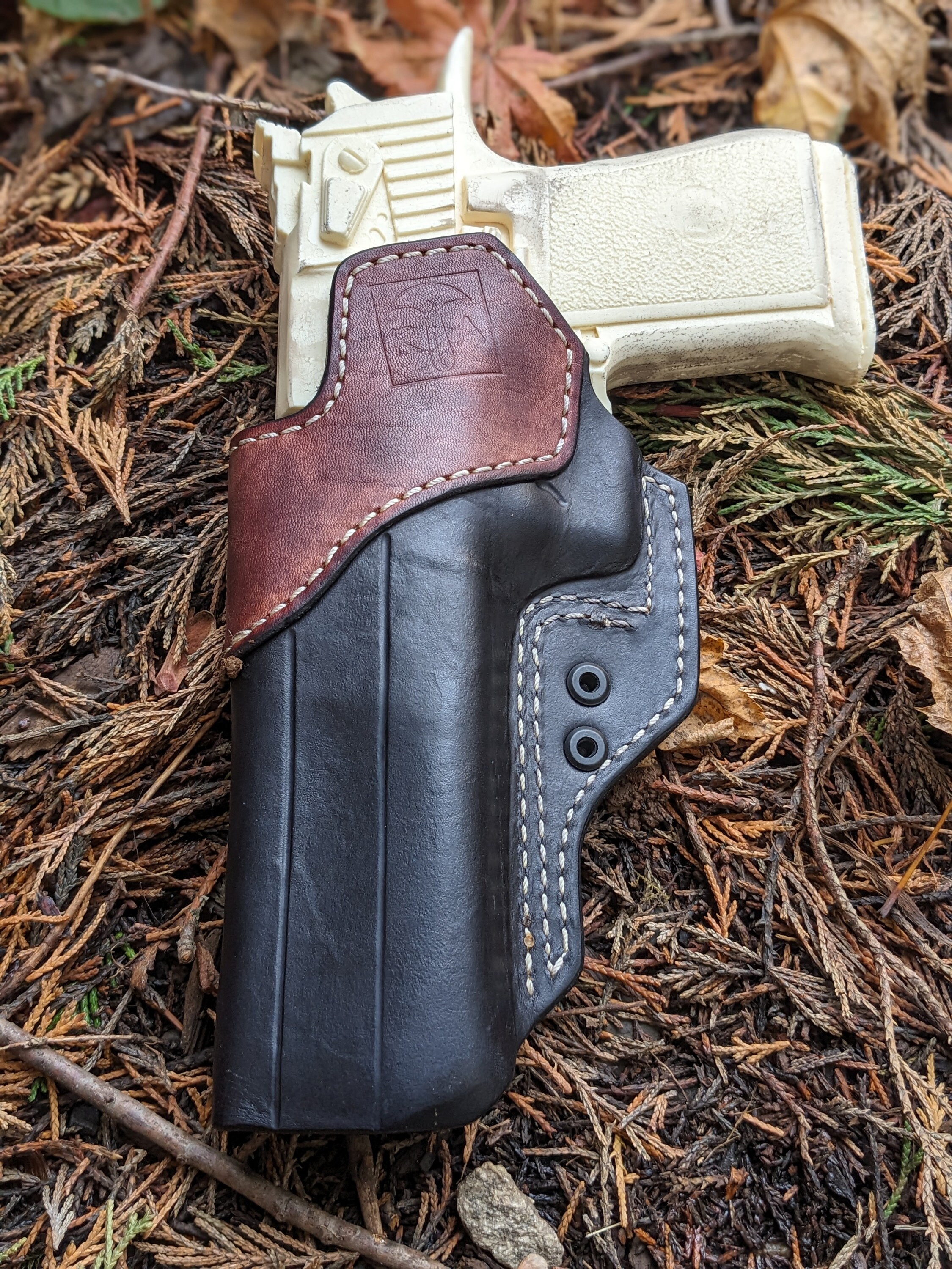 thumbnail image 2 of Pro Carry 7 Series Leather Hip Holster For Desert Eagle (.357, .44, .50) – Left Or Right Hand, USA Made 2 of 4