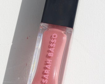 Lip Hug Lip Gloss in Rosalind