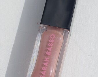 Lip Hug Lip Gloss in Lily