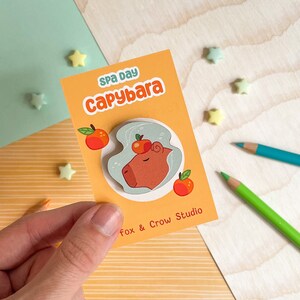 Spilla in legno Capybara Spa