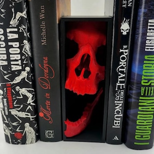 Big Skull Book Nook | 3D Printed Gothic Bookshelf Diorama