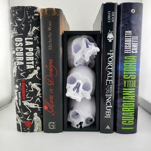 3 Skulls Book Nook | 3D Printed Gothic Bookshelf Diorama