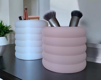Ringed Makeup Brush Holder – Elegant & Functional Organizer