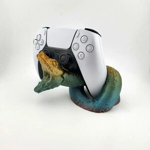 印象的なヘビ型コントローラースタンド – 3Dプリント製ヘビ型ゲーミングドック