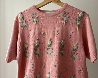 Broderie florale pastel années 1990 | Haut à fleurs vintage