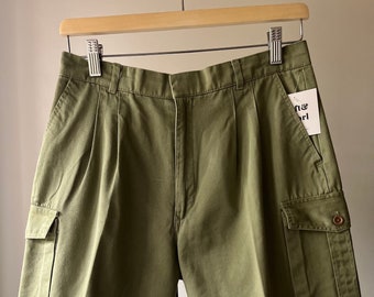 1990s Pleated Cargo Shorts | Vintage Green Shorts