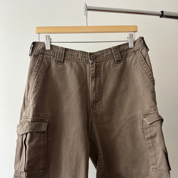 Short cargo marron de l'an 2000 | Chemise de nuit neutre vintage