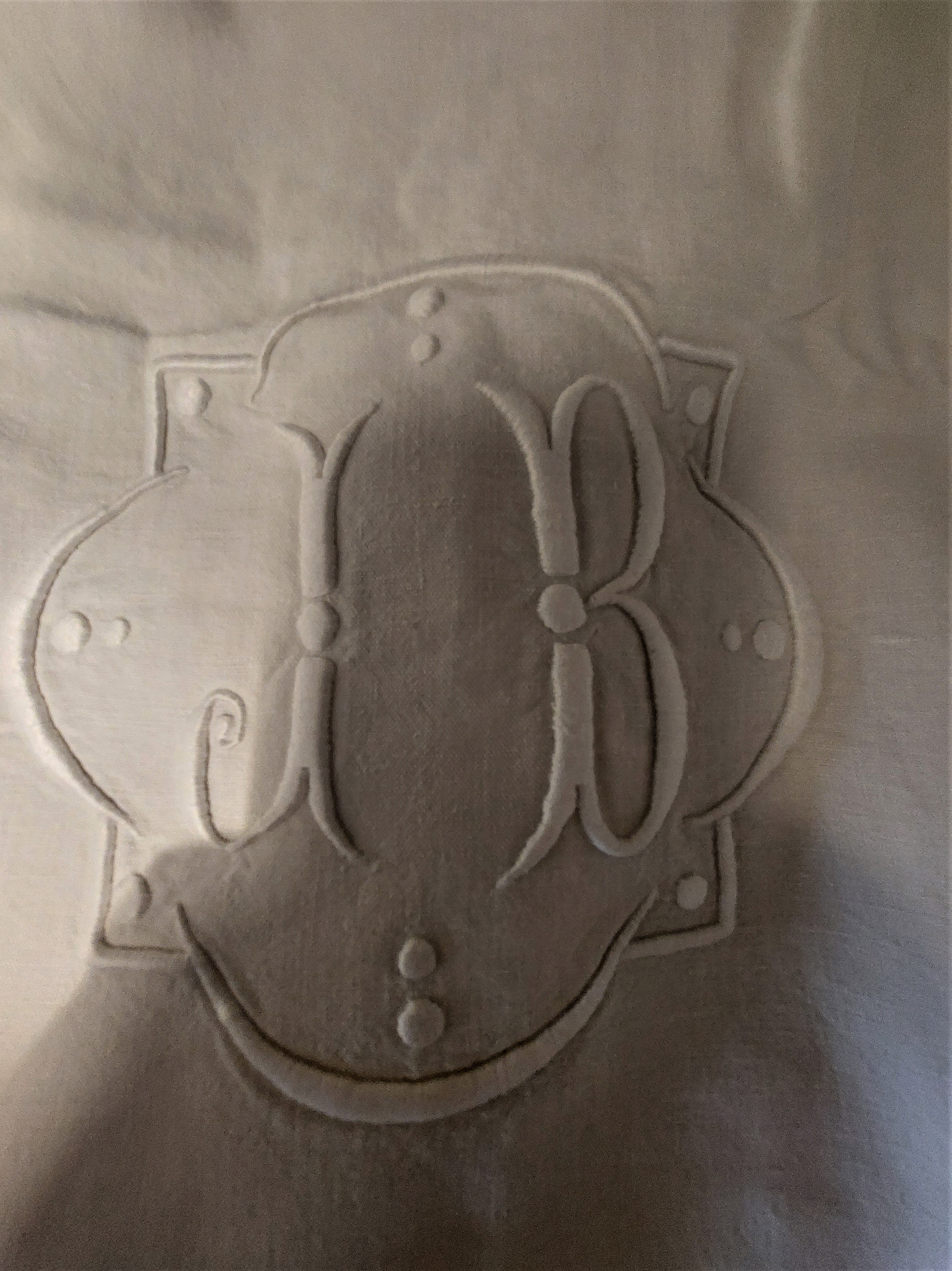 Vieux Monogramme Brodé de Feuilles Français