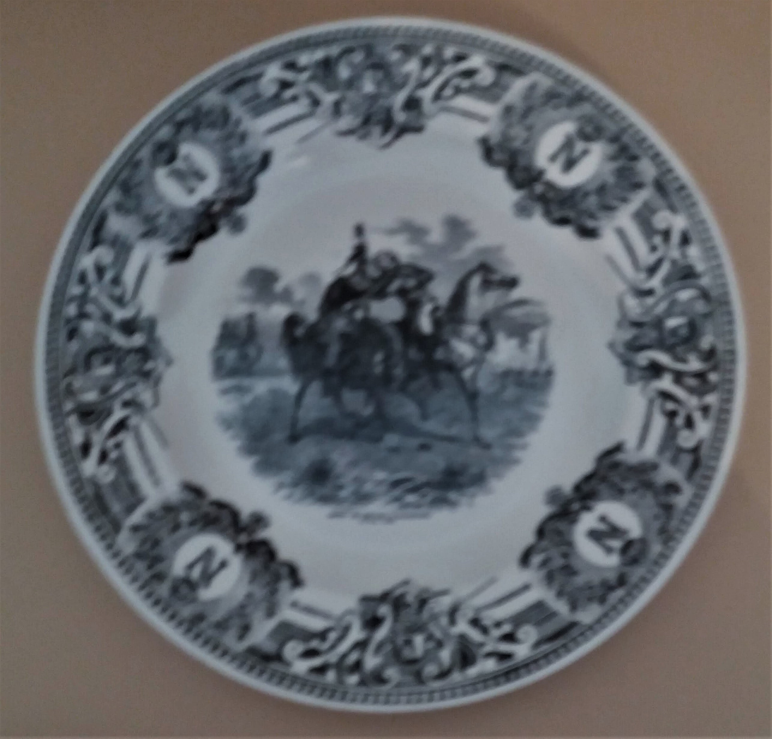 Assiette Majolique Vintage Décor Napoléon