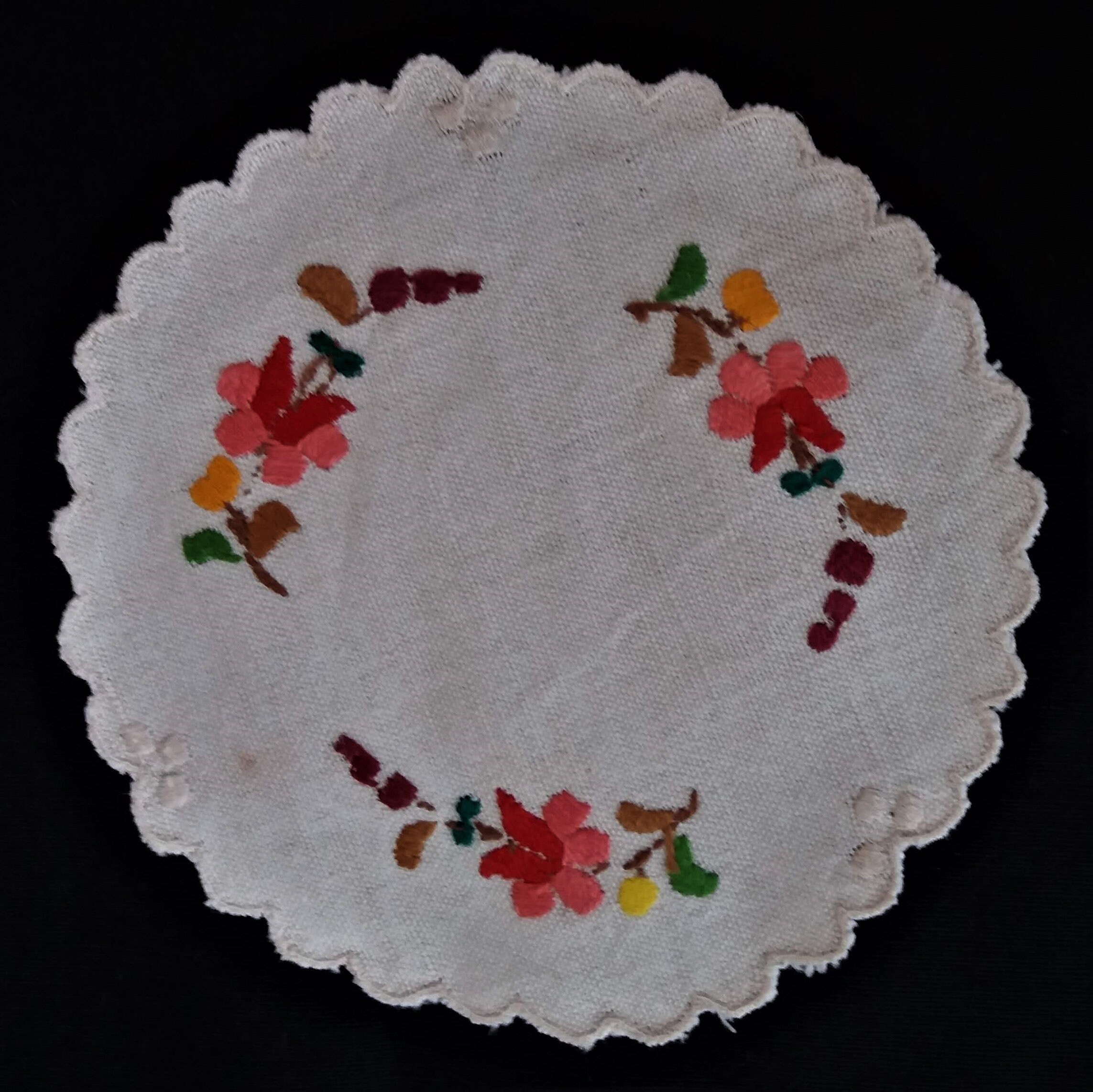 Broderie à La Main en Lin Français Antique Doily