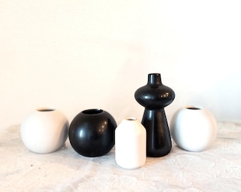 Czarno-biały ceramiczny wazon na pąki | Nowoczesne, minimalistyczne wazony