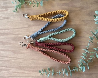 Macrame Wristlet | Boho keychain | lanyard keychain | braided strap | Clip on