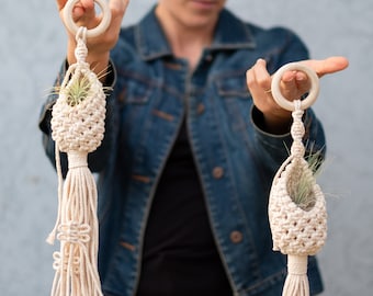 Macrame Pod, Air Plant Holder, Crystal Holder, Black and Natural