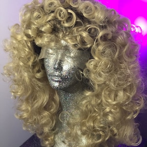 Blonde ombré 80s Aerobics Instructor