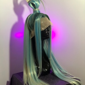 Peacock Lacefront Unit