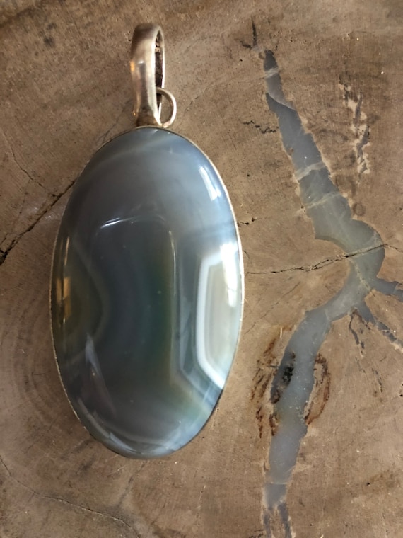 Agate and sterling pendant