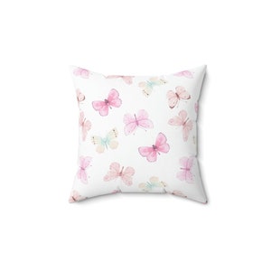 Almohada de mariposas, base rosa, 14 x 14 pulgadas