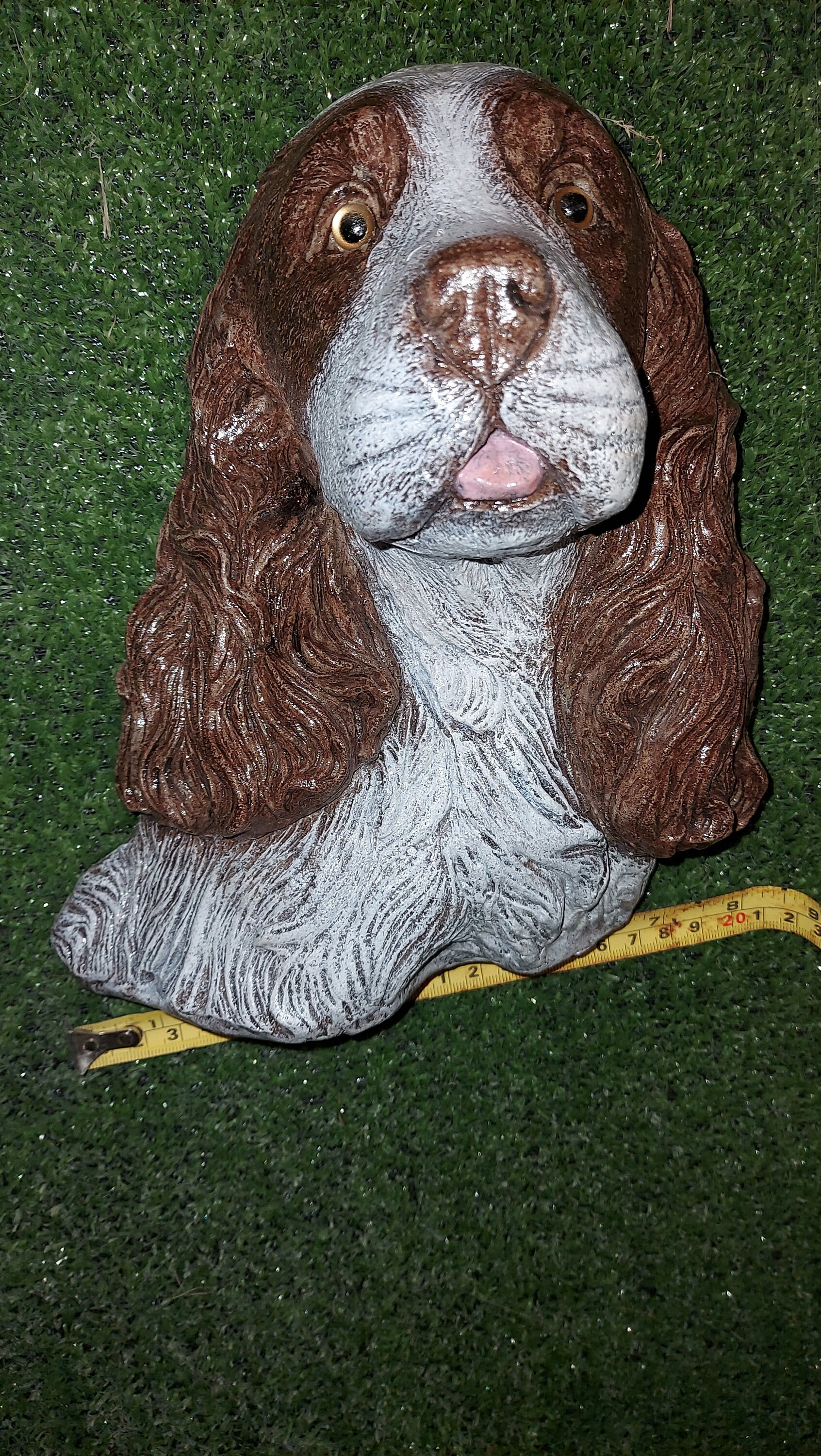 Garden Spaniel Wall Plaque artificial eyes