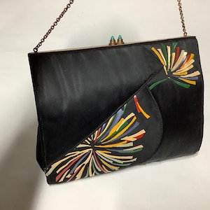 Bolsa de noite Art Déco bolsa de pulso pintada à mão bolsa de dança dos anos 1930 bolsa de cetim preto com detalhes abstratos e armação de latão