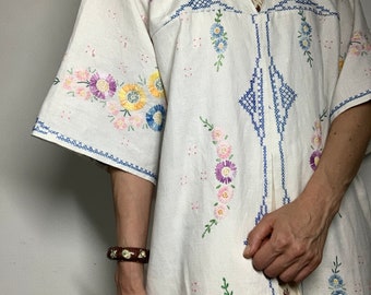 Vintage 1920s 30s embroidered robe linen cotton lawn coat needlework Klimt style hand made kimono style 20s 30s lingerie house robe