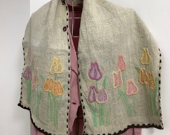Chal antiguo bordado a mano de los años 20 y 30, de lino, estilo Art Déco, con apliques de tulipán floral en tonos pastel, para disfraces y accesorios de los años 20.