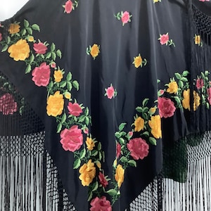 Vintage 1920s 30s embroidered shawl pink and yellow roses piano shawl accessories