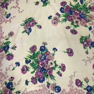 Vintage 1940er Jahre Blumen Tuch aus Krepp Viskose Flieder Rosa Kornblumen Blau Druck