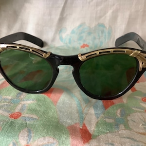 Vintage late 40s sun glasses gold plate frame detail green tint glass black rare