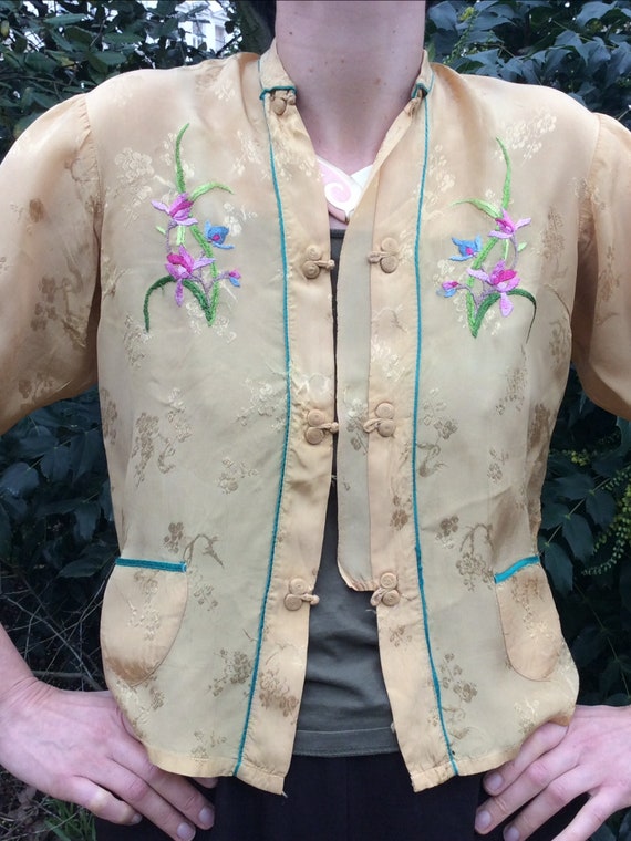 Vintage 1940s blouse. Embroidered.