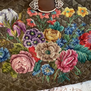 1920-tals art déco-laméväska metalliskt broderad handledsväska fladdermus antik guldbrokadvävd textil dräkt