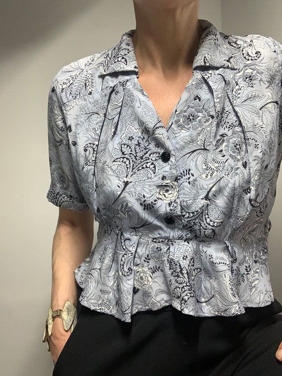 Vintage 1940s Rayon Blouse Pale Blue Grey Paisley Print Peplum 
