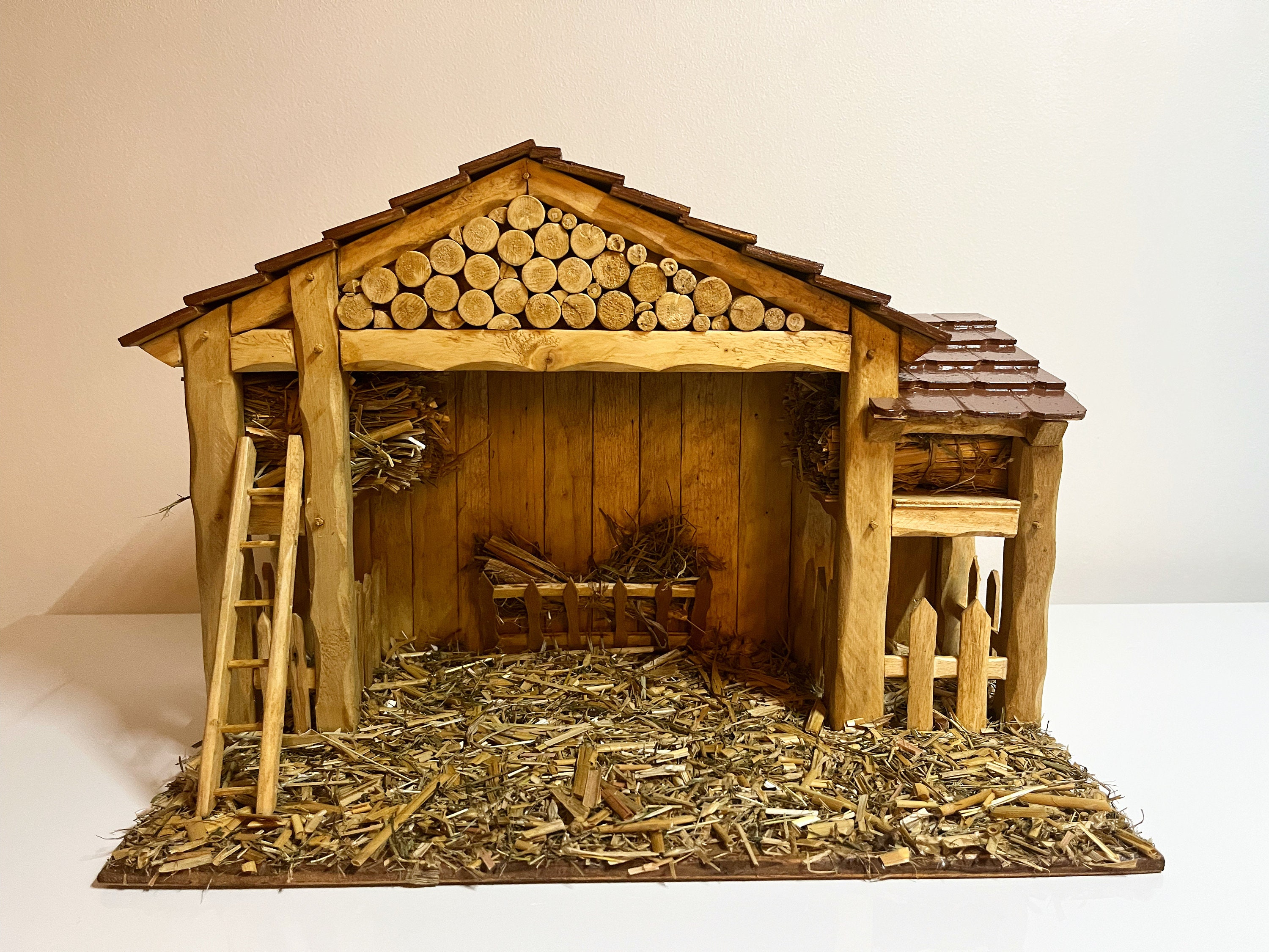Fabriquer une creche de Noël avec sujets en bois