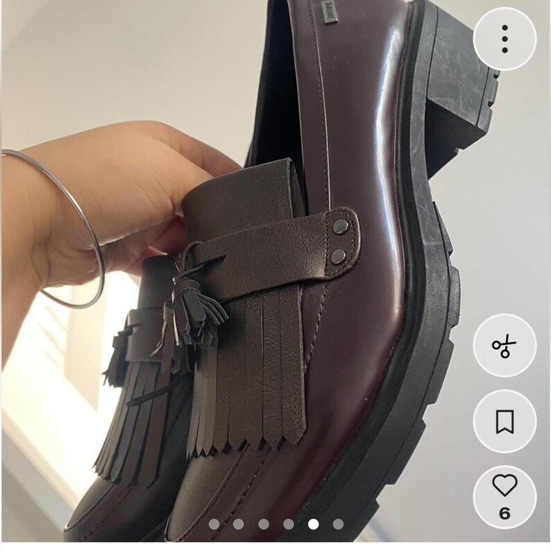 Mocasines de piel burdeos bicolor Free People x MTNG, botines chukka con borlas de 8.5 y tacón Oxford d'Orsay. imagen 3