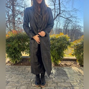 Gabardina de piel de cordero con botones de mantequilla de Free People, abrigo negro Penny Lane EUC imagen 4