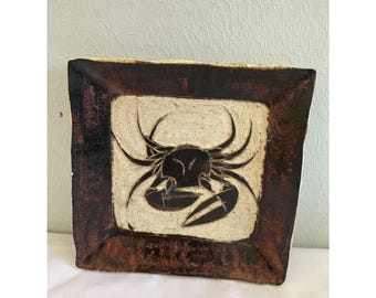 Kunsthandgemaakt aardewerk keramiek geëtst krab vierkant bord Japans bruin 10 x 10